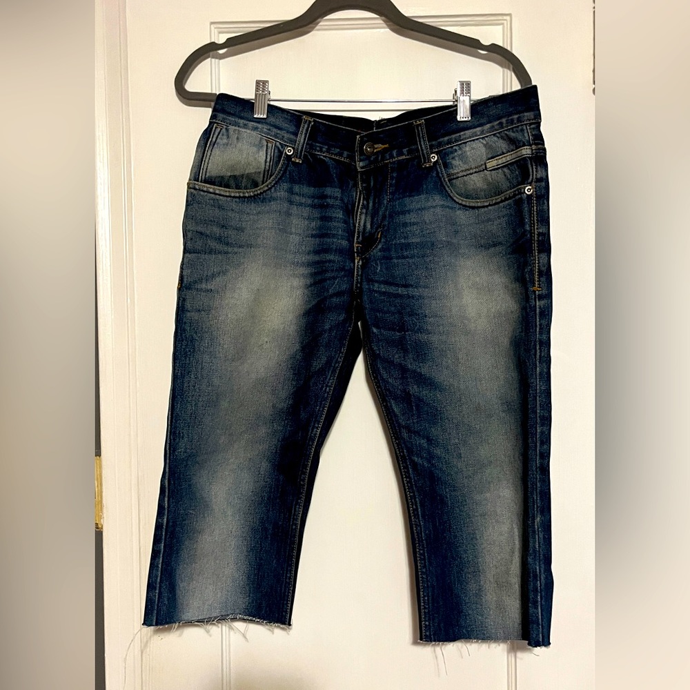 Bare Denim crop jean pant. Waist 34, low waist tapered fit.